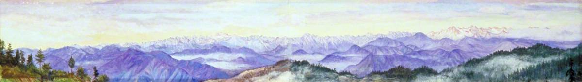 Figura 42 - Panorama himalaio com sucessão de cadeias montanhosas, névoa nos vales e picos nevados ao fundo.